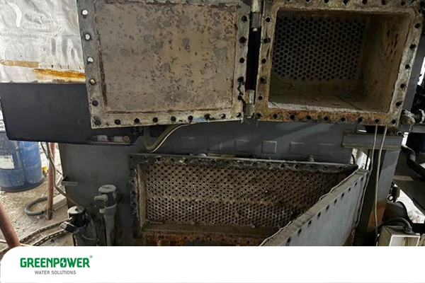 این تصویر خوردگی چیلر را نشان میدهد و روش های جلوگیری از خوردگی چیلر اموزش داده میشود.