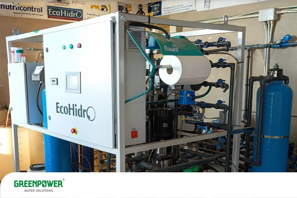 سیستم تصفیه آب صنعتی مبتنی بر اسمز معکوس برای حذف بور از آب و کاهش یون‌های محلول در فرایند تصفیه پیشرفته آب.