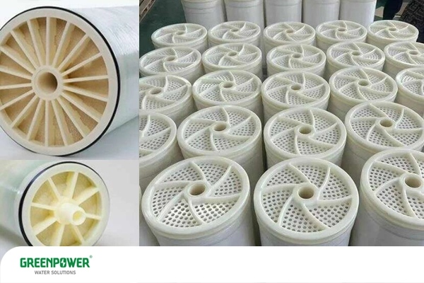 تصویر مجموعه‌ای از فیلترهای ممبران صنعتی جدید و سالم، مرتبط با مراحل نصب و نحوه تعویض فیلتر ممبران صنعتی در سیستم‌های تصفیه آب اسمز معکوس (RO) برای بهبود کیفیت آب