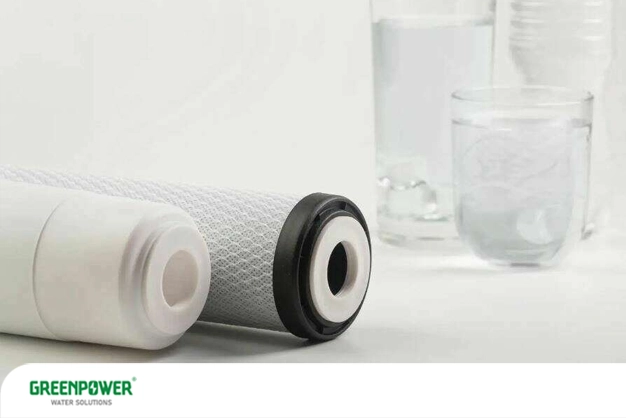 تصویر انواع فیلتر تصفیه آب صنعتی از نوع کارتریجی و کربنی مورد استفاده در سیستم‌های تصفیه برای بهبود کیفیت آب