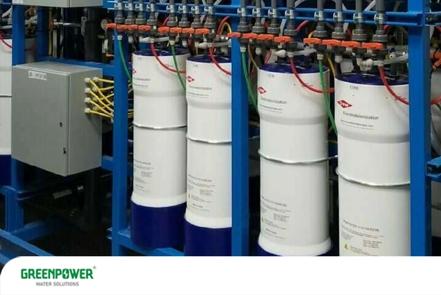 نمک زدایی الکترودیالیز نمک زدایی الکترودیالیز نمای واقعی تجهیزات صنعتی نمکزدایی الکترودیالیز شامل ماژولهای غشایی استوانهای، اتصالات لولهکشی، کابلهای برق و تابلو کنترل که در یک سیستم تصفیه آب صنعتی برای کاهش شوری و حذف یونهای محلول بهکار گرفته شدهاند.