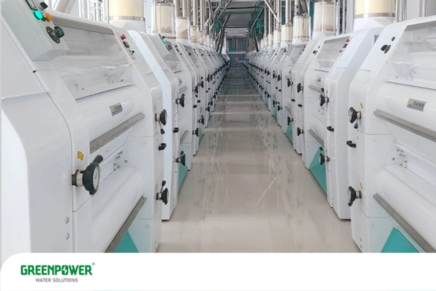 ازن در تصفیه آب ازن در تصفیه آب نمایی از خط تولید و تجهیزات صنعتی در کارخانه، نشاندهنده کاربرد ازن در تصفیه آب و صنایع برای ضدعفونی، کاهش آلودگی میکروبی و بهبود بهداشت فرآیندهای صنعتی